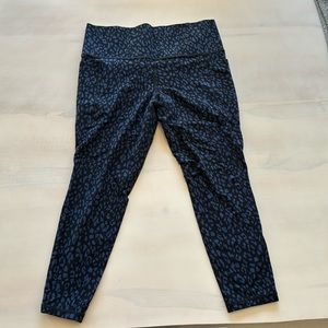 ATHLETA Leopard Salutation Stash Pocket II Printed 7/8 Tight Leggings